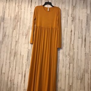 😍Mustard long dress with long sleeves. Like new!